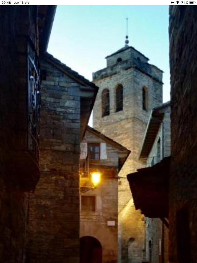 Vistas A La Montana En Un Pueblo Con Encanto. El Pueyo de Araguás Eksteriør billede